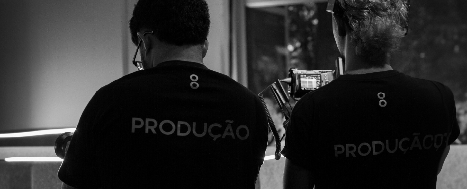 Equipe reunida em uma experiência de marca