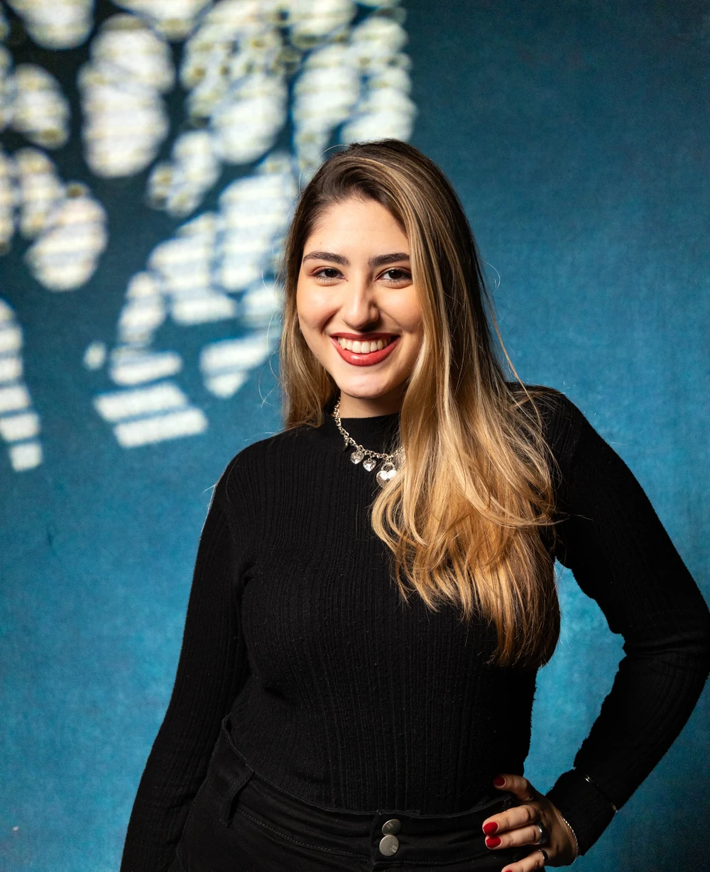 Retrato de Luiza Triton, Analista de Mídia e Performance